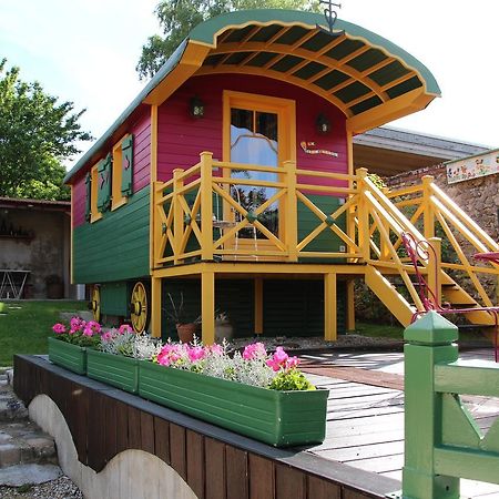 Roulotte La Dominique Bed & Breakfast Romery  Eksteriør bilde