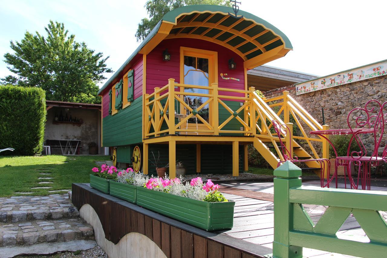 Roulotte La Dominique Bed & Breakfast Romery  Eksteriør bilde