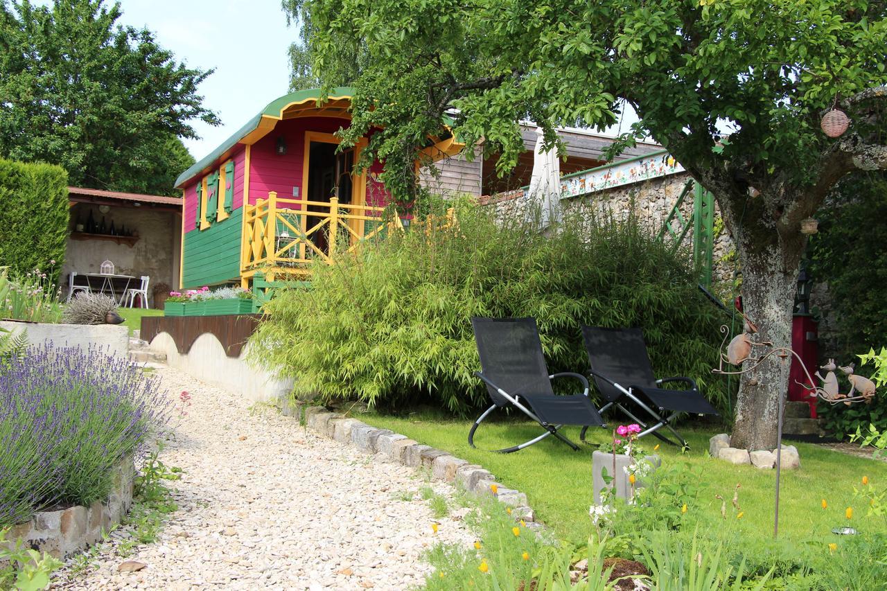 Roulotte La Dominique Bed & Breakfast Romery  Eksteriør bilde